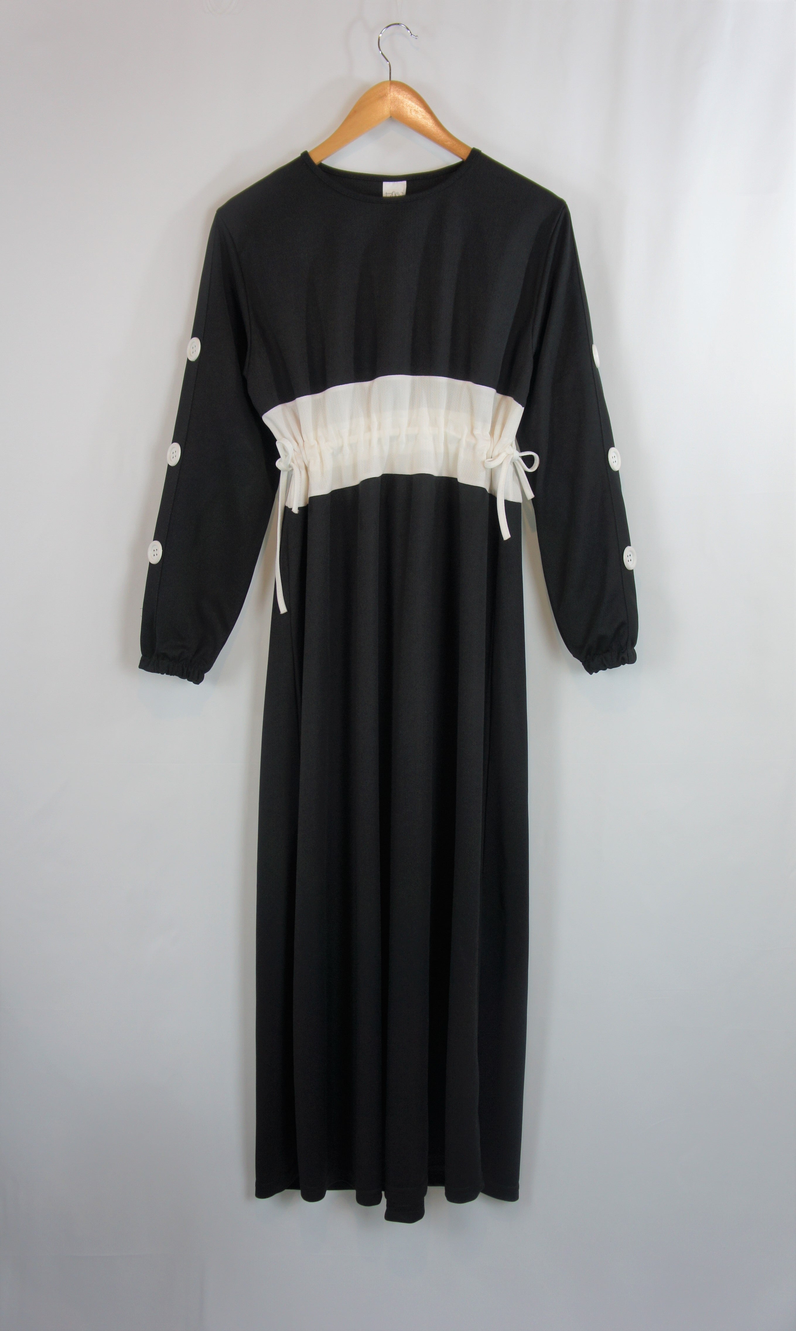 Crew Neck Unlined Modest Abaya - a perfect blend of fashion and modesty.